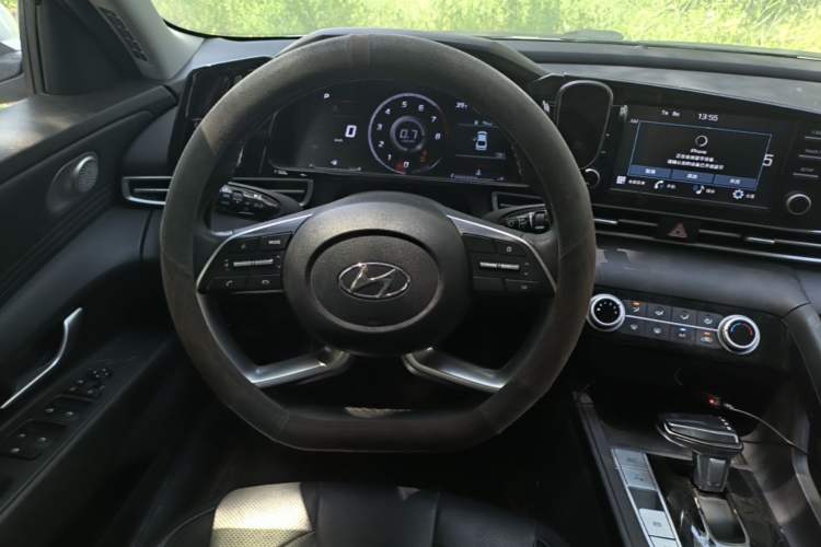 Used Hyundai Elantra 2022 1.5L CVT GLX Elite Edition Steering Wheel