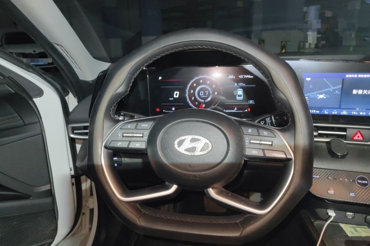 Used Hyundai Elantra 2022 1.5L CVT LUX Prestige Edition Steering Wheel