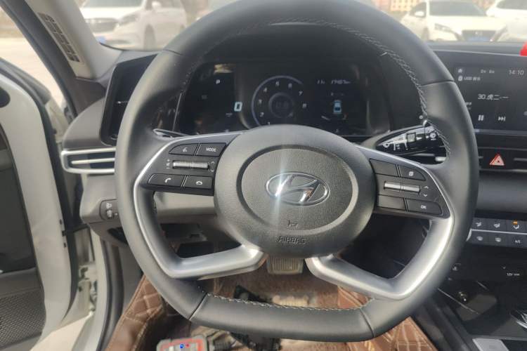 Used Hyundai Elantra 2022 1.5L CVT GLX Elite Edition Steering Wheel