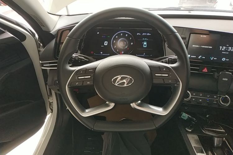 Used Hyundai Elantra 2022 1.5L CVT GLX Elite Edition Steering Wheel