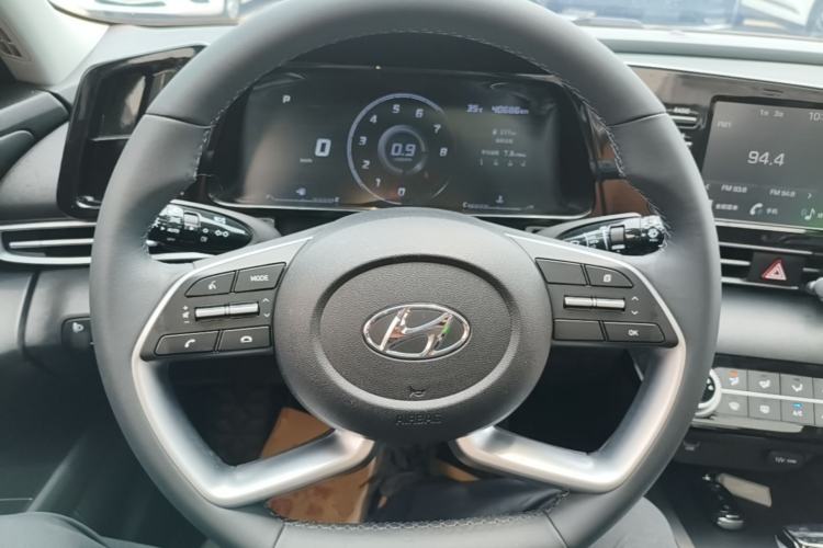 Used Hyundai Elantra 2022 1.5L CVT GLX Elite Edition Steering Wheel