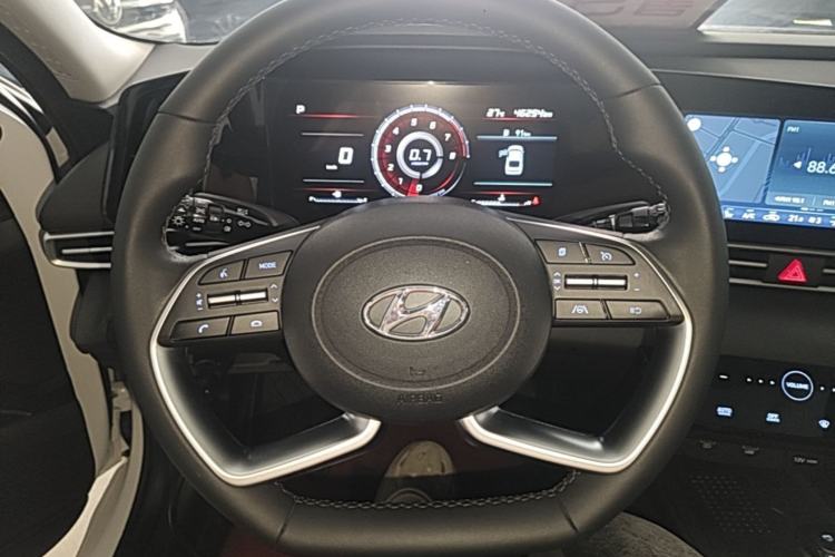 Used Hyundai Elantra 2022 1.5L CVT LUX Prestige Edition Steering Wheel