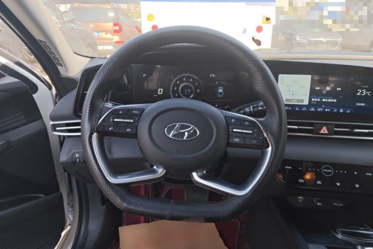 Used Hyundai Elantra 2022 1.5L CVT LUX Prestige Edition Steering Wheel