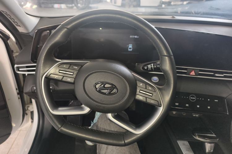 Used Hyundai Elantra 2022 1.5L CVT LUX Prestige Edition Steering Wheel