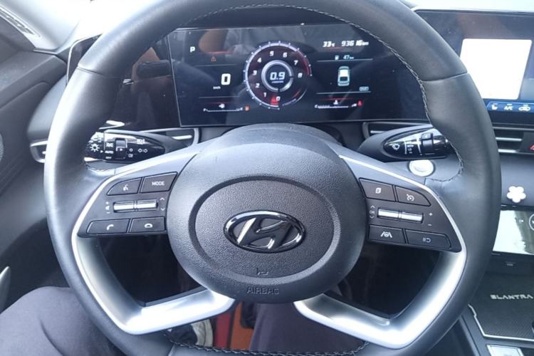 Used Hyundai Elantra 2022 1.5L CVT LUX Prestige Edition Steering Wheel
