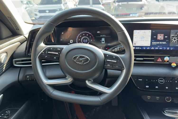 Used Hyundai Elantra 2022 1.5L CVT LUX Prestige Edition Steering Wheel
