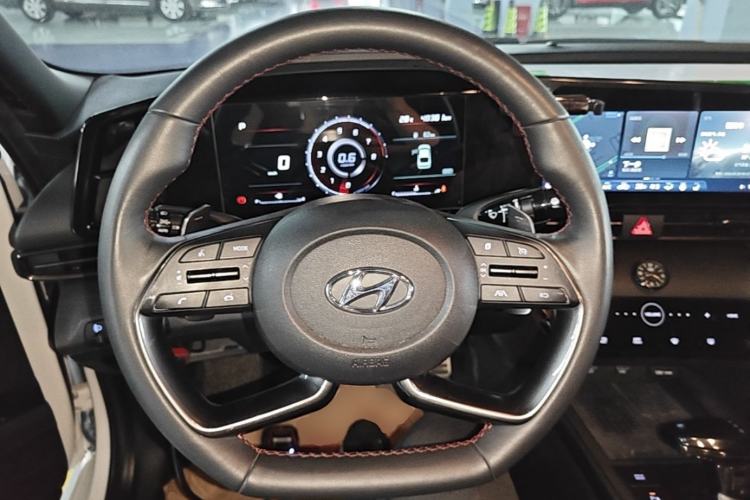 Used Hyundai Elantra 2022 240TGDi DCT LUX Prestige Edition Steering Wheel