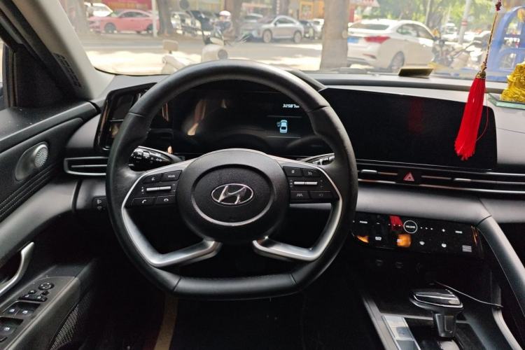 Used Hyundai Elantra 2022 1.5L CVT LUX Prestige Edition Steering Wheel