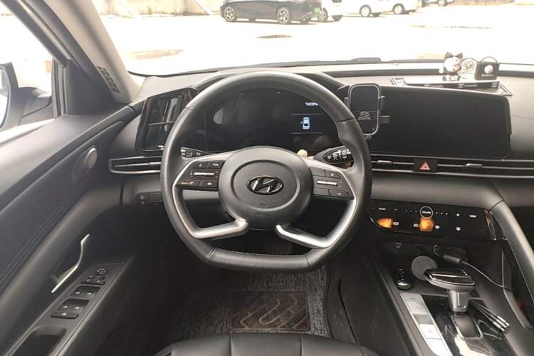 Used Hyundai Elantra 2022 1.5L CVT GLX Elite Edition Steering Wheel