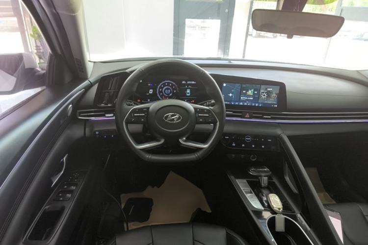 Used Hyundai Elantra 2022 1.5L CVT LUX Prestige Edition Steering Wheel