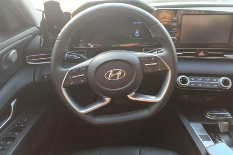 Used Hyundai Elantra 2022 1.5L CVT GLX Elite Edition Steering Wheel