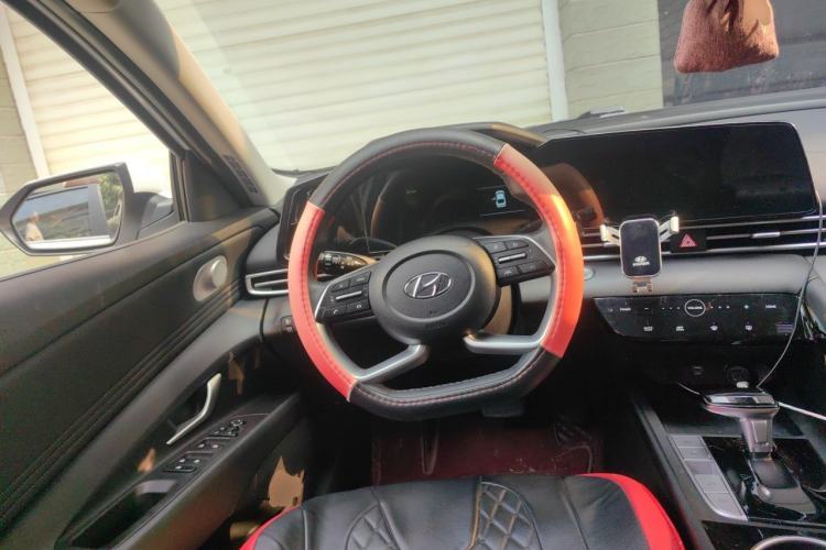 Used Hyundai Elantra 2022 1.5L CVT LUX Prestige Edition Steering Wheel