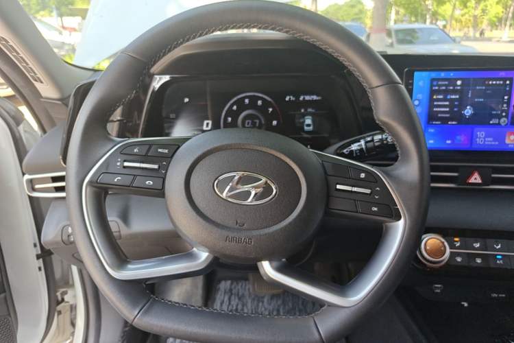 Used Hyundai Elantra 2022 1.5L CVT GLX Elite Edition Steering Wheel
