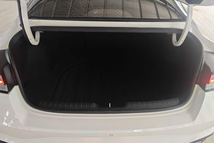 Used Hyundai Elantra 2022 1.5L CVT LUX Prestige Edition Trunk