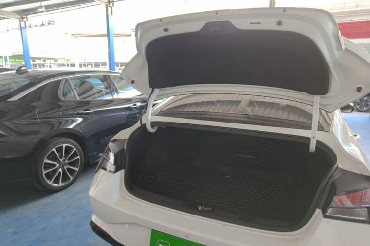Used Hyundai Elantra 2022 240TGDi DCT LUX Prestige Edition Trunk