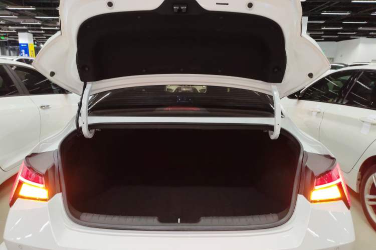Used Hyundai Elantra 2022 1.5L CVT LUX Prestige Edition Trunk