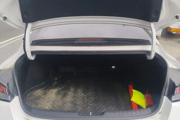 Used Hyundai Elantra 2022 1.5L CVT GLX Elite Edition Trunk