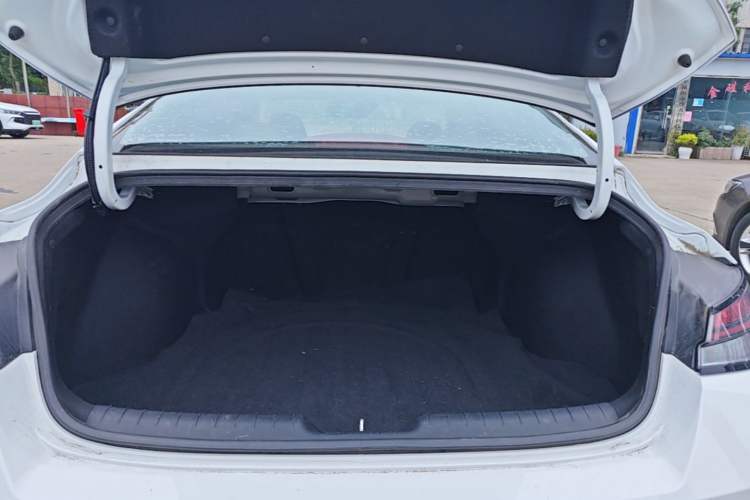 Used Hyundai Elantra 2022 1.5L CVT LUX Prestige Edition Trunk