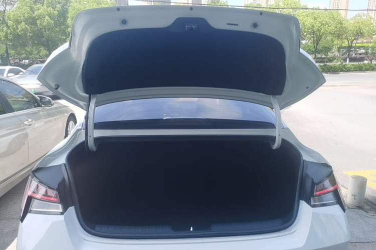 Used Hyundai Elantra 2022 1.5L CVT LUX Prestige Edition Trunk