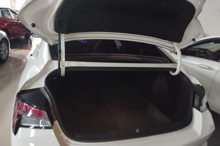 Used Hyundai Elantra 2022 240TGDi DCT LUX Prestige Edition Trunk