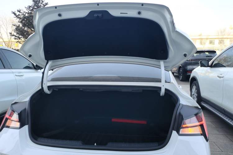 Used Hyundai Elantra 2022 1.5L CVT LUX Prestige Edition Trunk