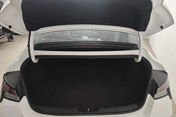 Used Hyundai Elantra 2022 1.5L CVT LUX Prestige Edition Trunk