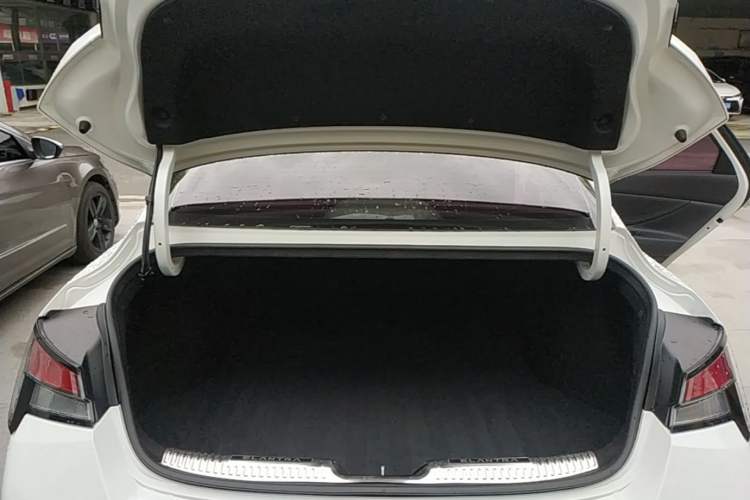 Used Hyundai Elantra 2022 1.5L CVT GLX Elite Edition Trunk