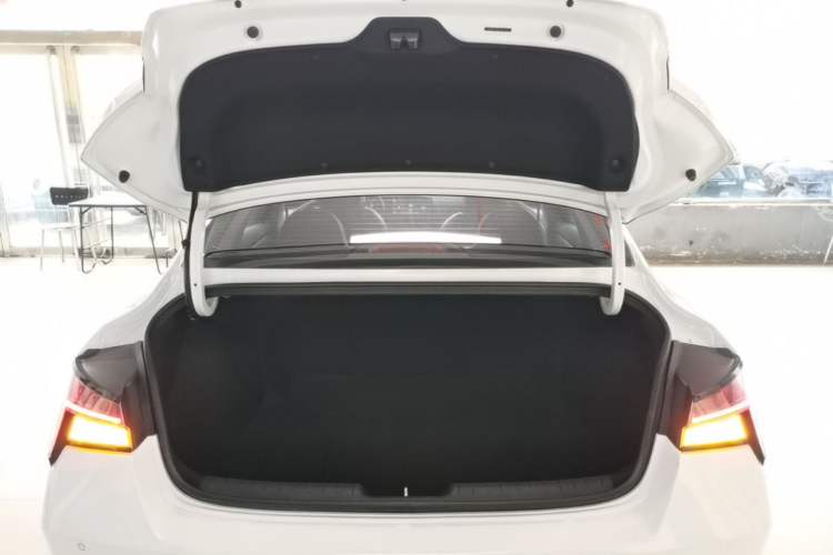 Used Hyundai Elantra 2022 1.5L CVT LUX Prestige Edition Trunk