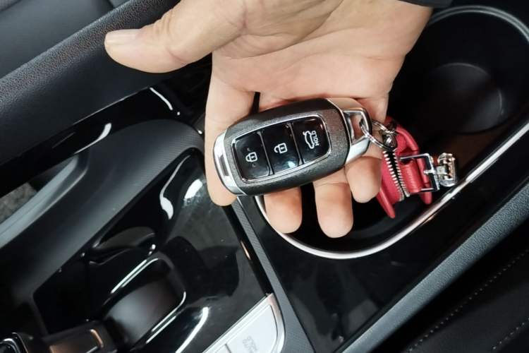 Used Hyundai Elantra 2022 1.5L CVT LUX Prestige Edition Vehicle Key