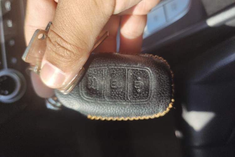 Used Hyundai Elantra 2022 1.5L CVT GLX Elite Edition Vehicle Key