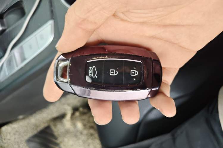 Used Hyundai Elantra 2022 1.5L CVT LUX Prestige Edition Vehicle Key