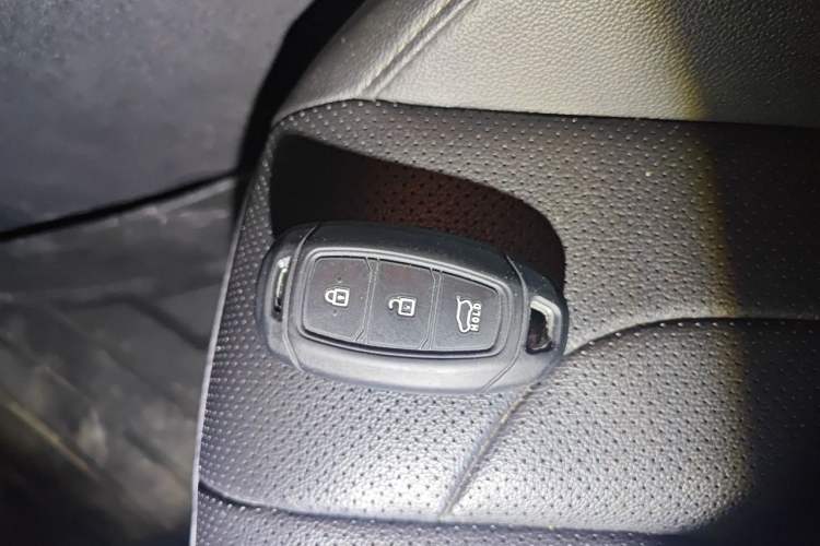 Used Hyundai Elantra 2022 1.5L CVT GLX Elite Edition Vehicle Key