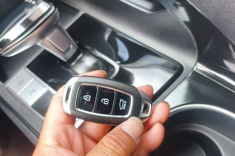 Used Hyundai Elantra 2022 1.5L CVT GLX Elite Edition Vehicle Key