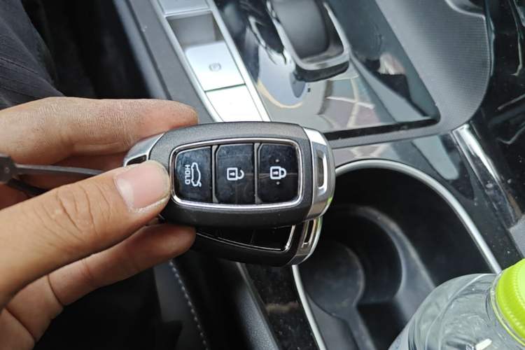 Used Hyundai Elantra 2022 1.5L CVT GLX Elite Edition Vehicle Key