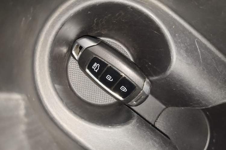 Used Hyundai Elantra 2022 1.5L CVT GLX Elite Edition Vehicle Key