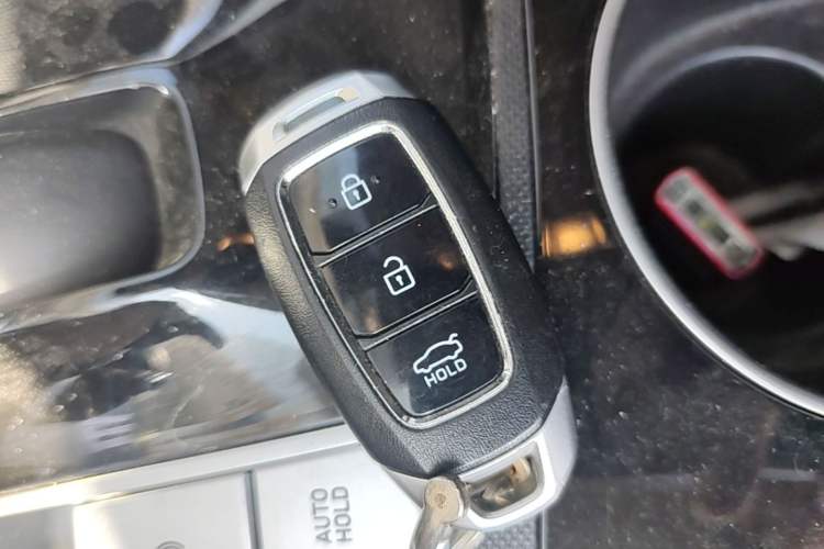Used Hyundai Elantra 2022 1.5L CVT LUX Prestige Edition Vehicle Key