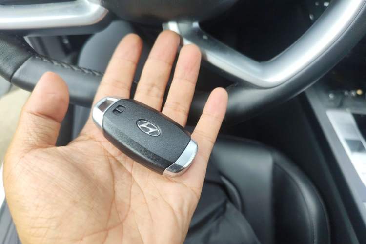 Used Hyundai Elantra 2022 1.5L CVT LUX Prestige Edition Vehicle Key