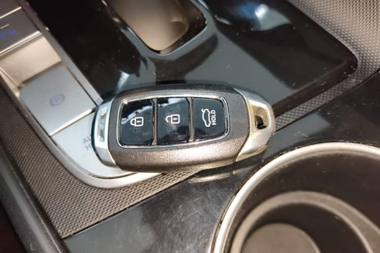 Used Hyundai Elantra 2022 1.5L CVT GLX Elite Edition Vehicle Key