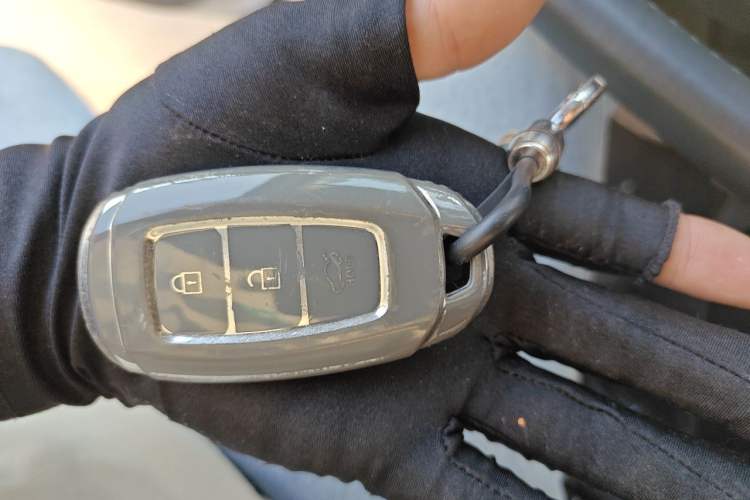 Used Hyundai Elantra 2022 1.5L CVT LUX Prestige Edition Vehicle Key