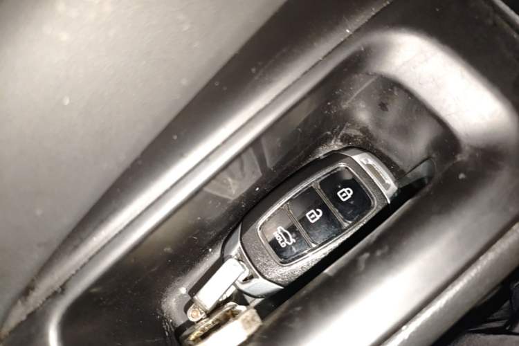 Used Hyundai Elantra 2022 1.5L CVT GLX Elite Edition Vehicle Key