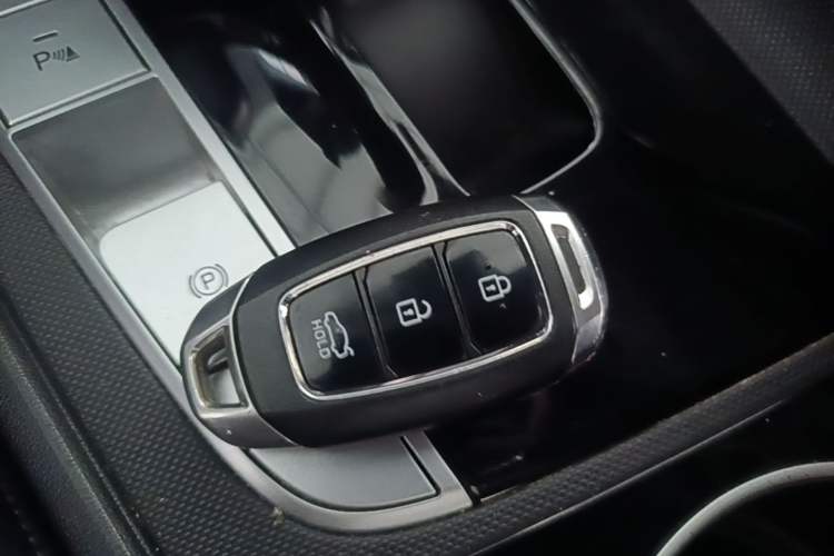 Used Hyundai Elantra 2022 1.5L CVT LUX Prestige Edition Vehicle Key