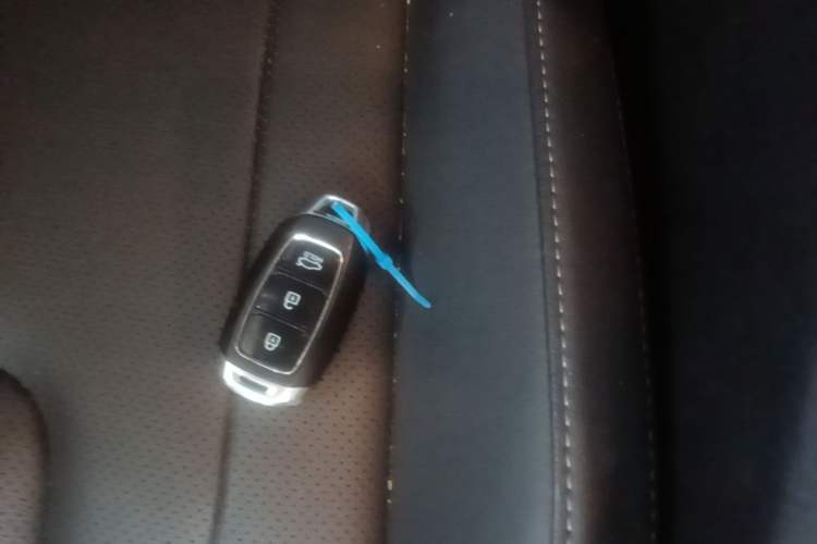Used Hyundai Elantra 2022 1.5L CVT LUX Prestige Edition Vehicle Key