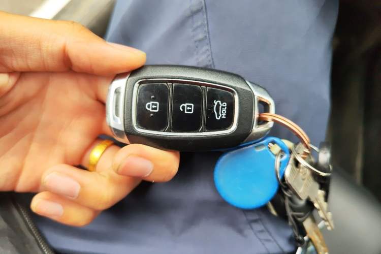 Used Hyundai Elantra 2022 1.5L CVT GLX Elite Edition Vehicle Key