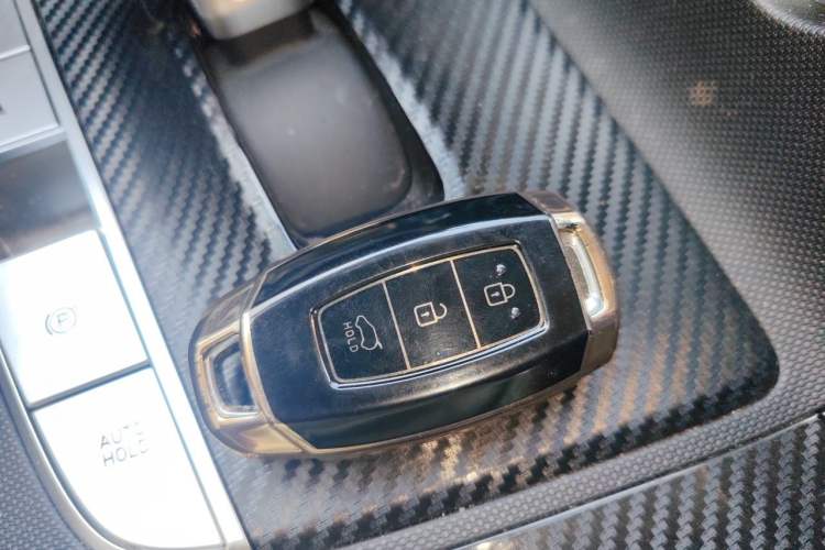 Used Hyundai Elantra 2022 1.5L CVT LUX Prestige Edition Vehicle Key