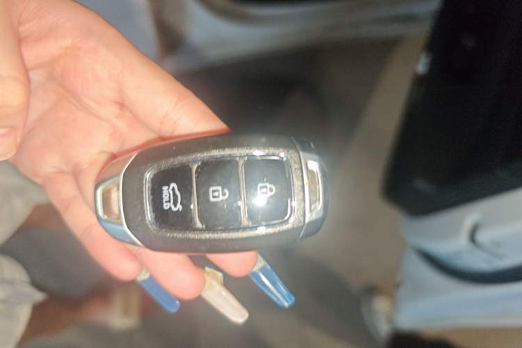 Used Hyundai Elantra 2022 1.5L CVT LUX Prestige Edition Vehicle Key