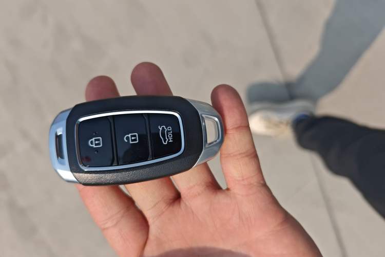 Used Hyundai Elantra 2022 1.5L CVT GLX Elite Edition Vehicle Key