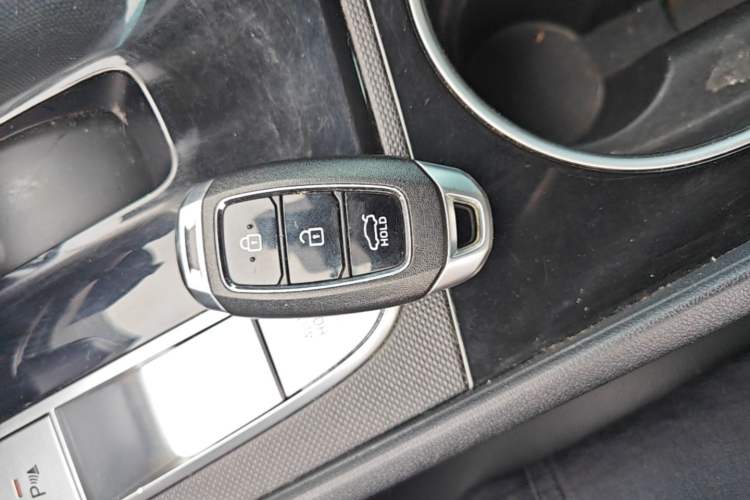 Used Hyundai Elantra 2022 1.5L CVT LUX Prestige Edition Vehicle Key