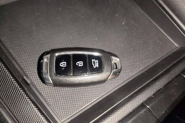Used Hyundai Elantra 2022 1.5L CVT GLX Elite Edition Vehicle Key