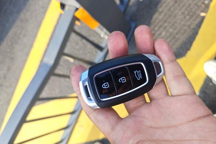 Used Hyundai Elantra 2022 1.5L CVT LUX Prestige Edition Vehicle Key