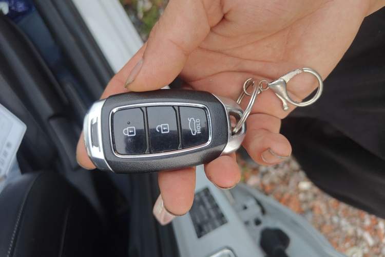 Used Hyundai Elantra 2022 1.5L CVT GLX Elite Edition Vehicle Key